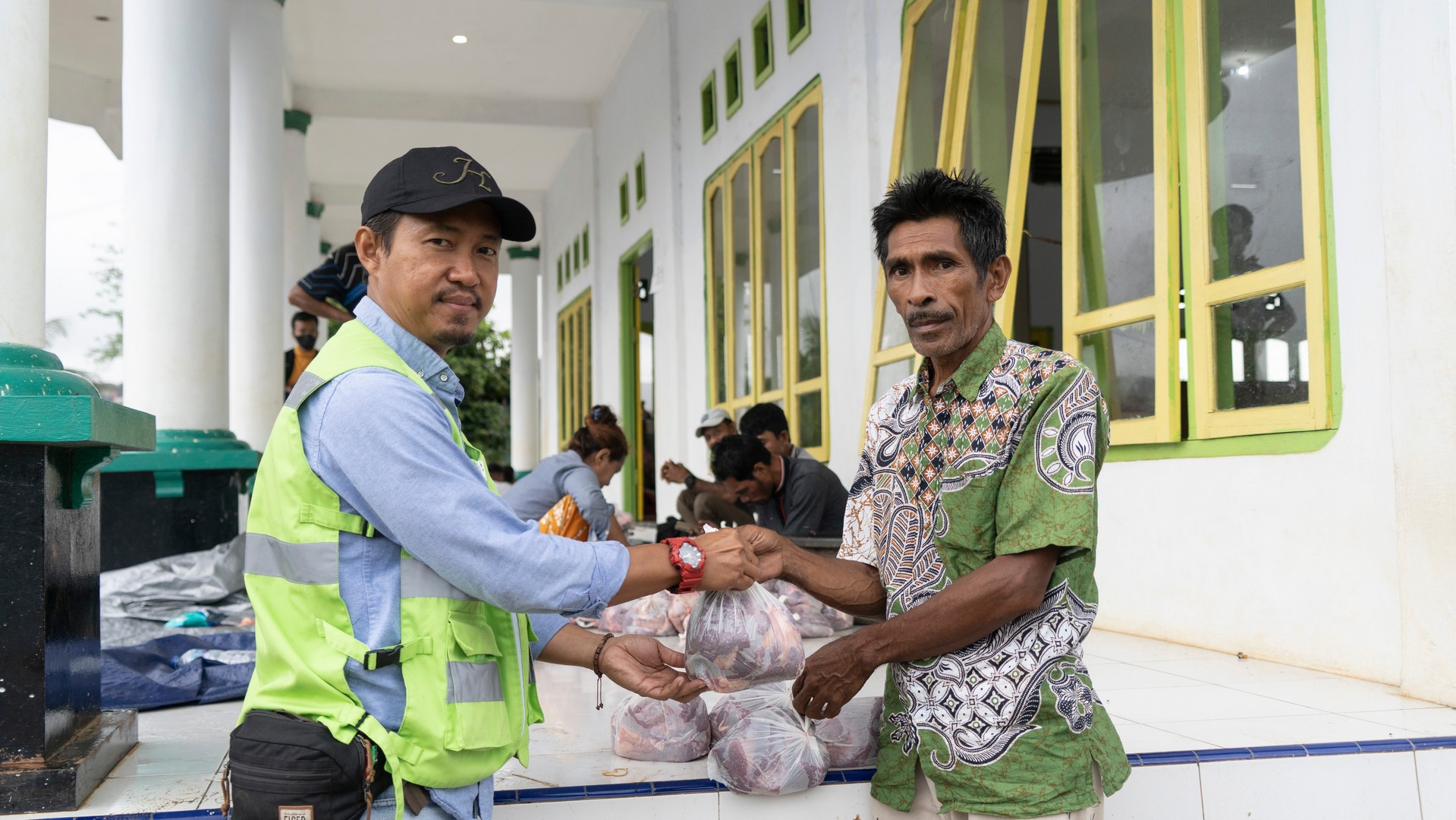Peringati iduladha harita nickel serahkan 24 ekor sapi 3
